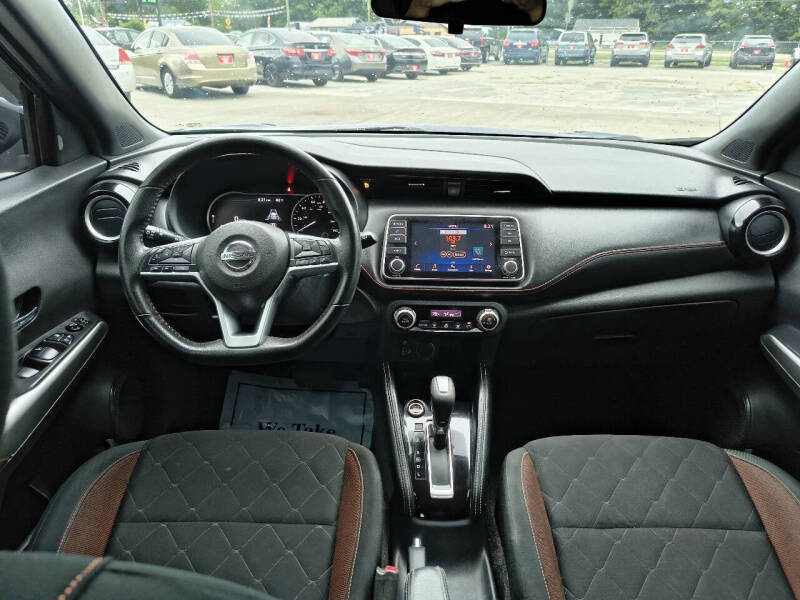 2020 Nissan Kicks SR