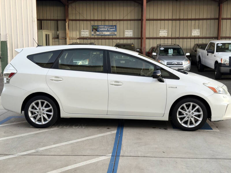 2013 Toyota Prius v Five