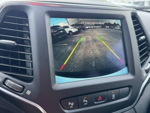 2023 Jeep Cherokee Altitude Lux