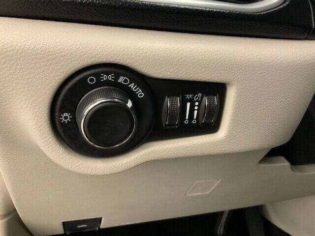 2020 Chrysler Voyager LX