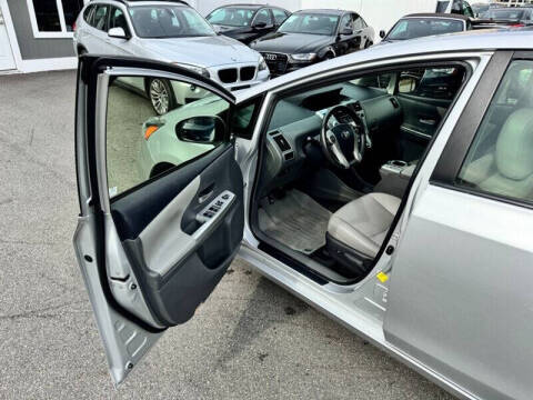 2014 Toyota Prius v Two