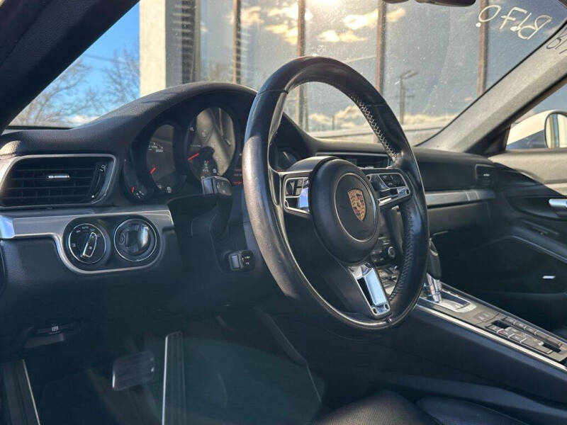 2018 Porsche 911 Carrera
