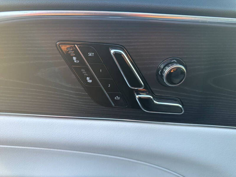 2024 Cadillac LYRIQ Luxury 1