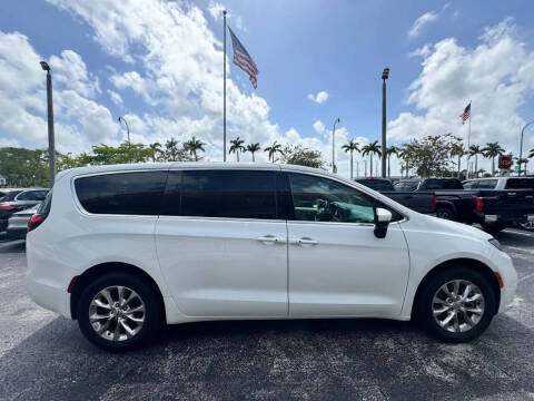 2023 Chrysler Pacifica Touring L