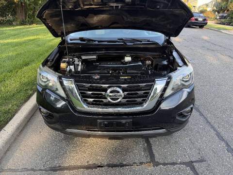 2017 Nissan Pathfinder SV