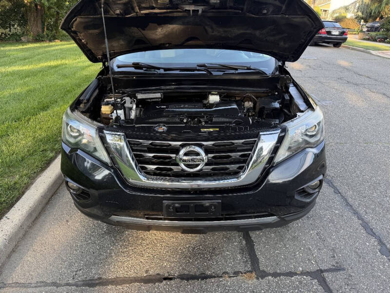 2017 Nissan Pathfinder SV