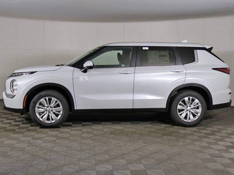 2026 Mitsubishi Outlander ES