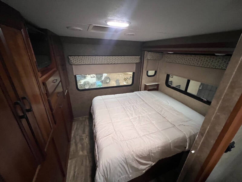 2016 Forest River Sunseeker 2860DS Class C