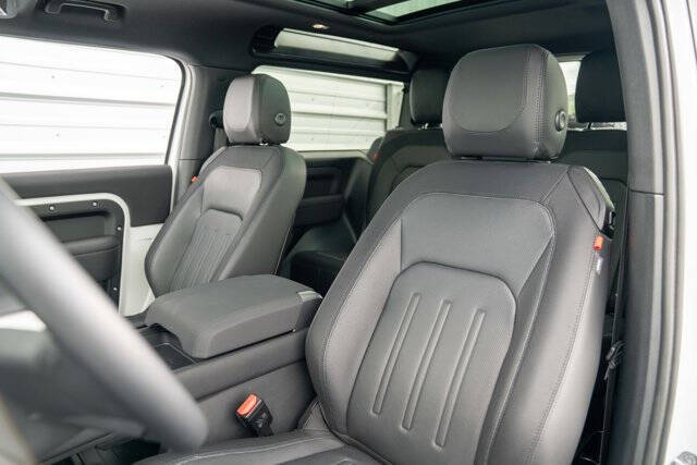 2022 Land Rover Defender 12