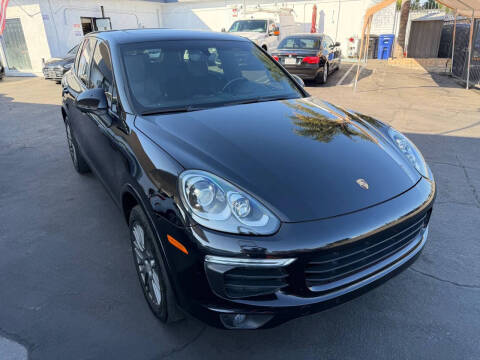 2017 Porsche Cayenne Platinum Edition