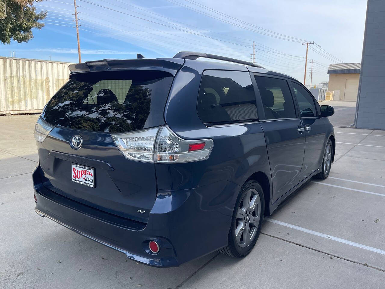 2018 Toyota Sienna for sale at Super Auto Sales Modesto in Modesto, CA