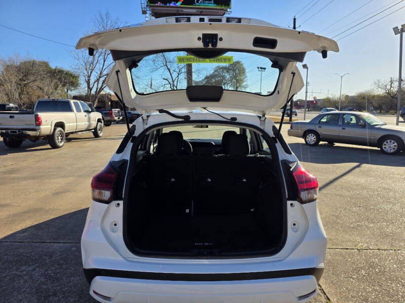 2024 Nissan Kicks SV