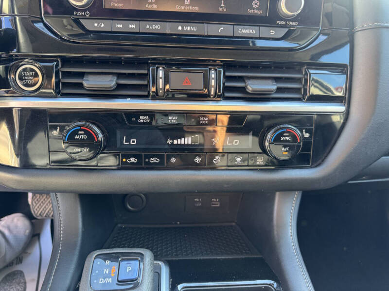 2022 Nissan Pathfinder SV