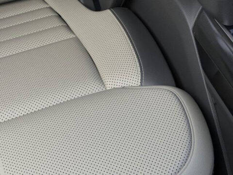 2025 Ford F-150 Lightning Platinum