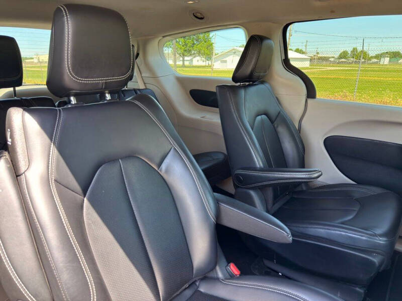 2023 Chrysler Pacifica Plug-In Hybrid Touring L