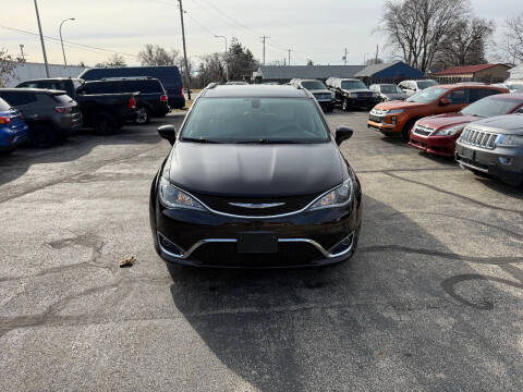 2017 Chrysler Pacifica Touring-L Plus