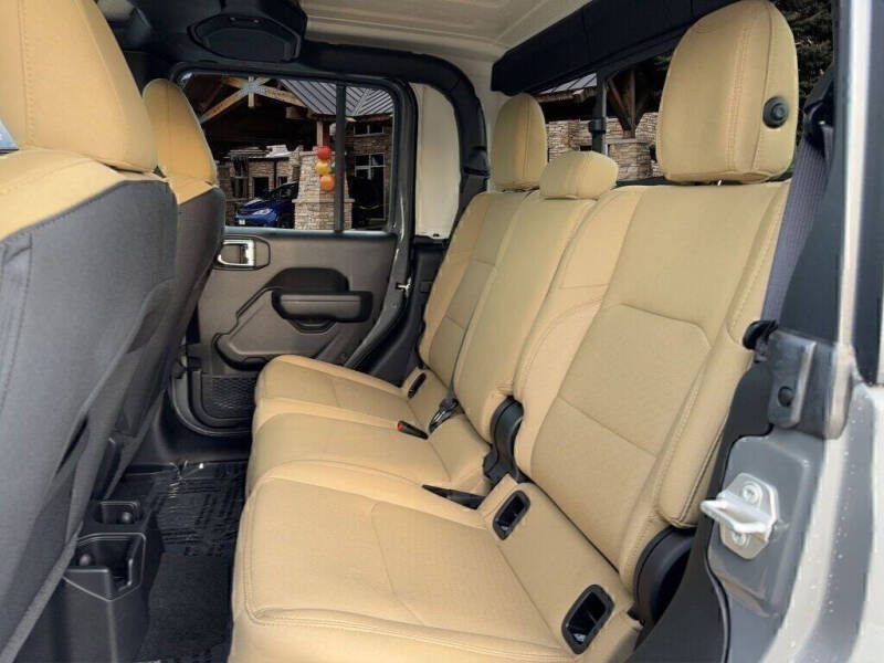 2023 Jeep Gladiator Sport