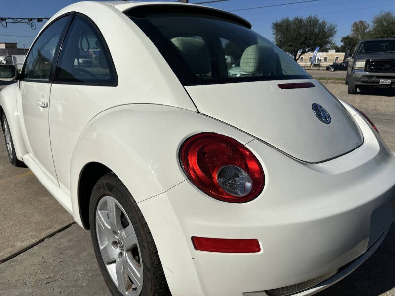 2008 Volkswagen New Beetle Triple White