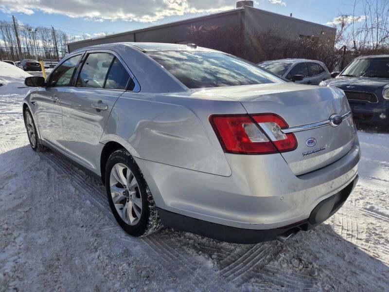2010 Ford Taurus SEL