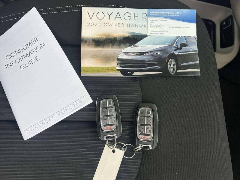 2024 Chrysler Voyager LX