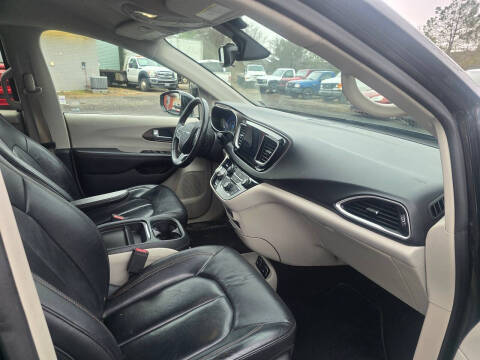 2017 Chrysler Pacifica Touring-L