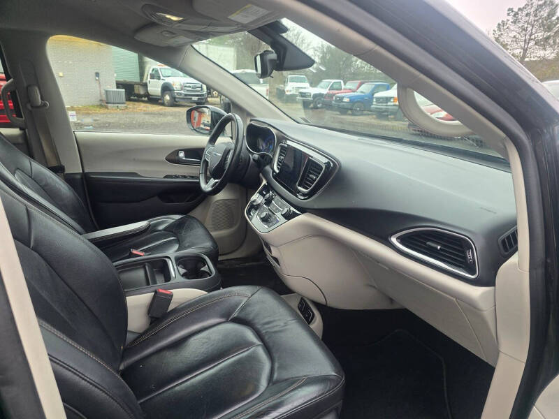 2017 Chrysler Pacifica Touring-L