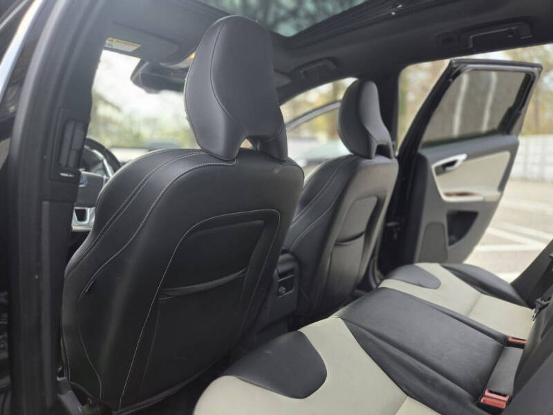 2016 Volvo XC60 T5 Drive-E Premier