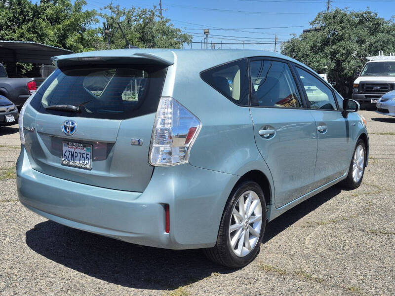 2013 Toyota Prius v Five - Photo 4