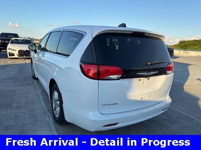 2022 Chrysler Voyager LX