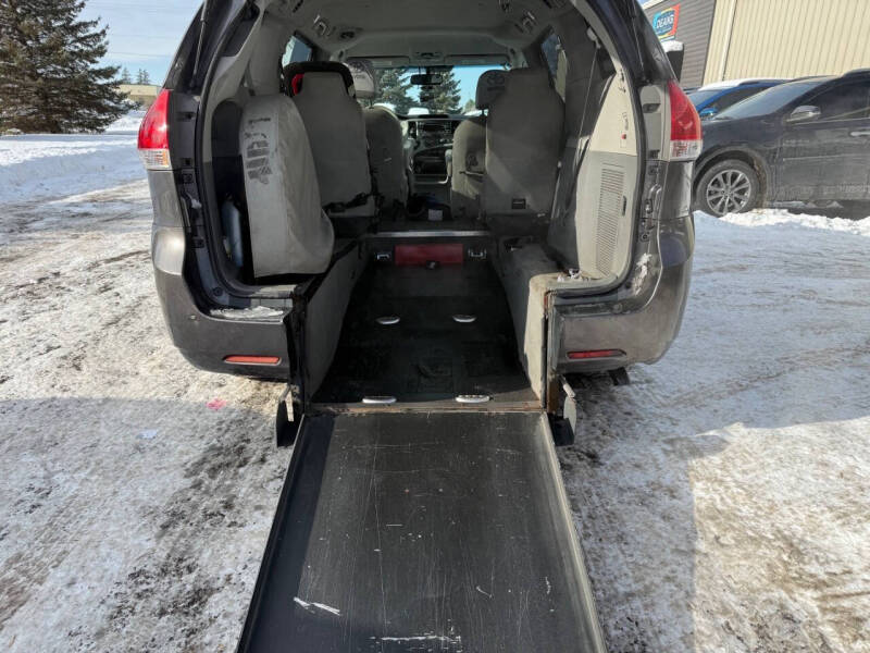 2013 Toyota Sienna XLE 8-Passenger