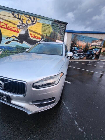 2016 Volvo XC90 T6 Momentum