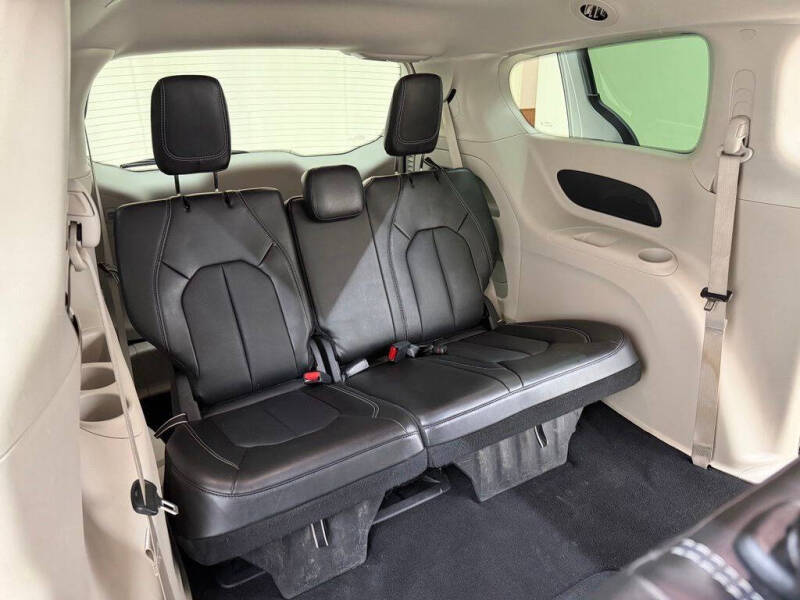 2024 Chrysler Pacifica Touring L - Photo 15