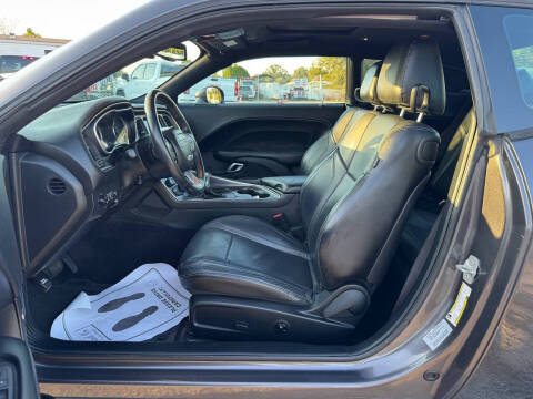 2017 Dodge Challenger SXT Plus