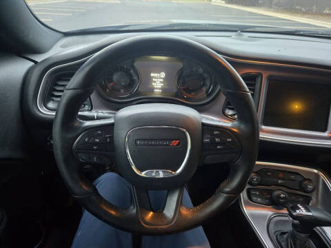 2016 Dodge Challenger SXT Plus