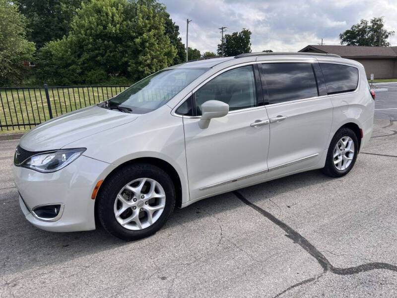 2017 Chrysler Pacifica Touring-L