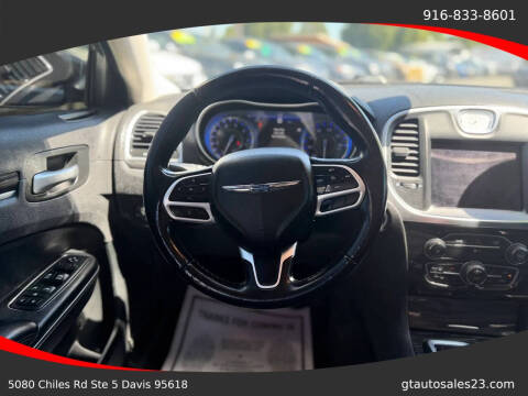 2017 Chrysler 300 Limited