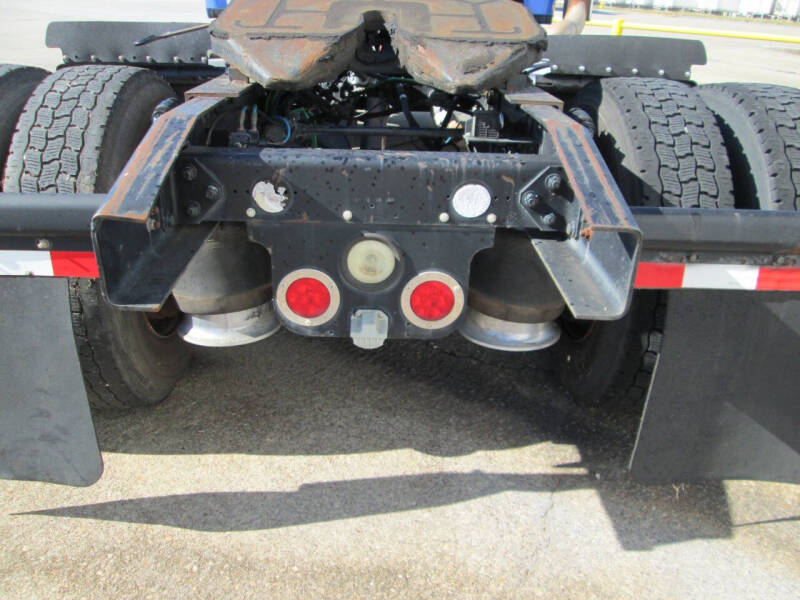 2011 Freightliner Business class M2