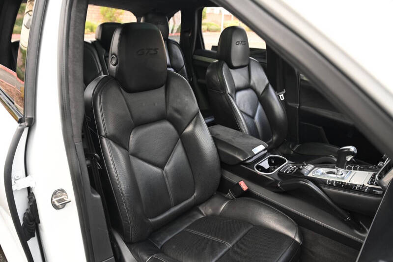 2016 Porsche Cayenne GTS