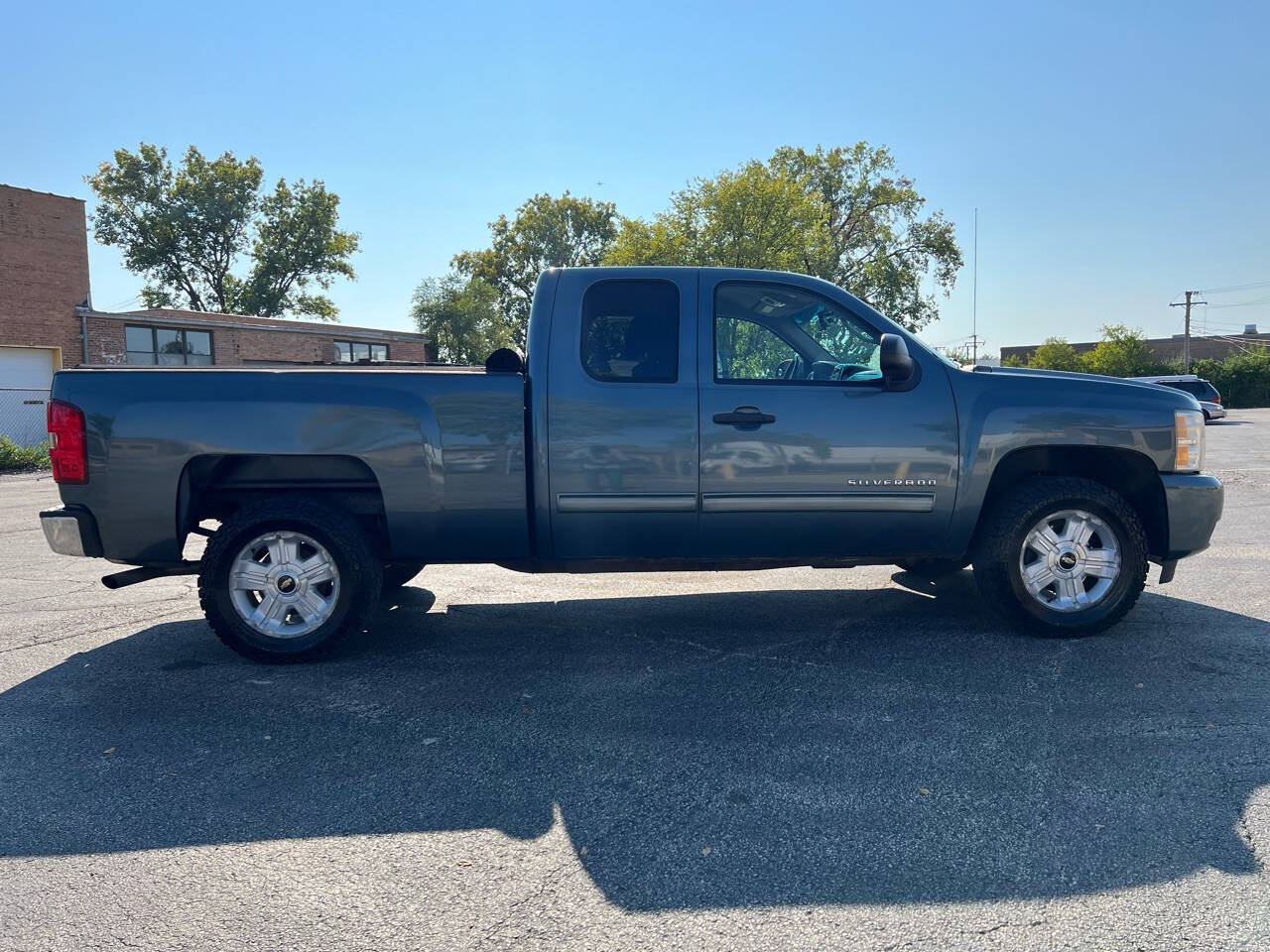 2011 Chevrolet Silverado 1500 for sale at Ideal Cars LLC in Skokie, IL