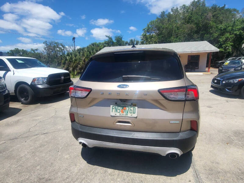 2020 Ford Escape SE