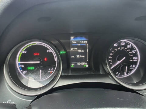 2022 Toyota Camry Hybrid SE