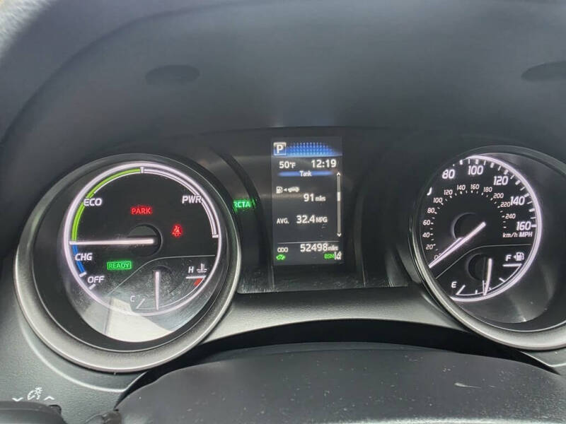 2022 Toyota Camry Hybrid SE