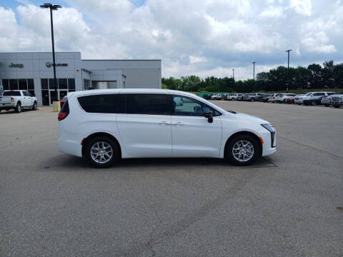 2027 Chrysler Pacifica Select