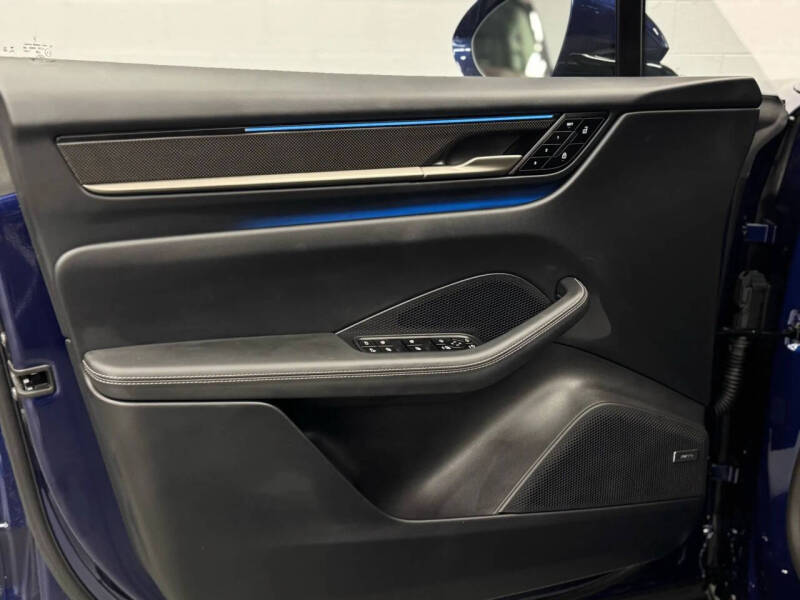 2024 Porsche Macan Turbo Electric