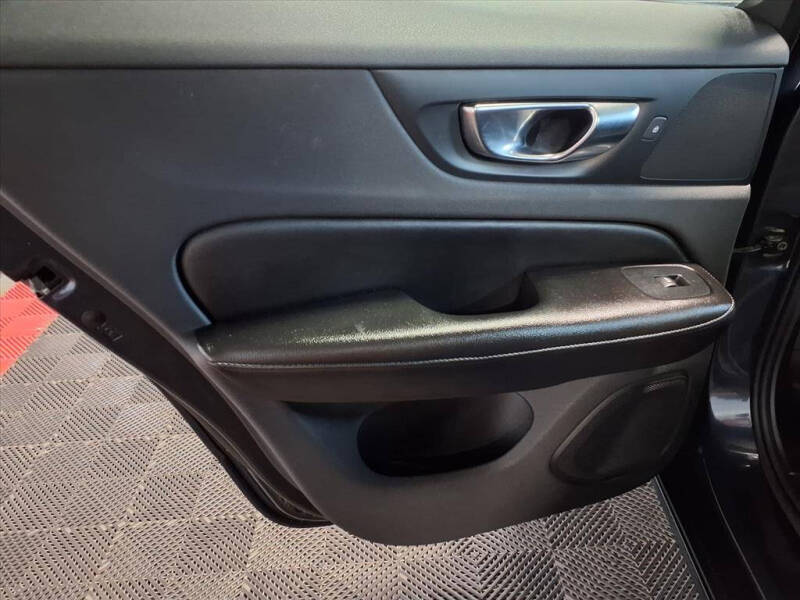 2022 Volvo S60 B5 Momentum