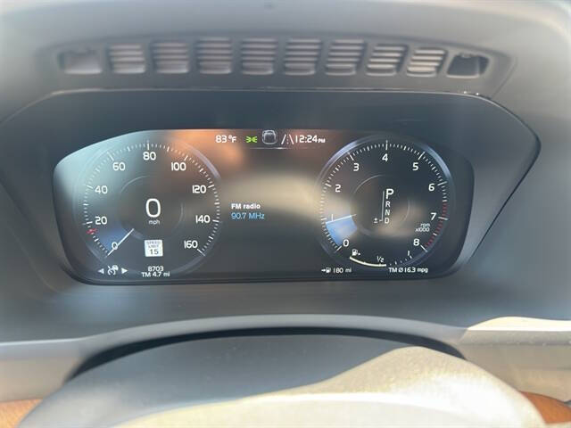 2022 Volvo XC90 T6 Momentum 7-Passenger
