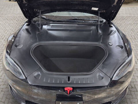 2022 Tesla Model S Plaid
