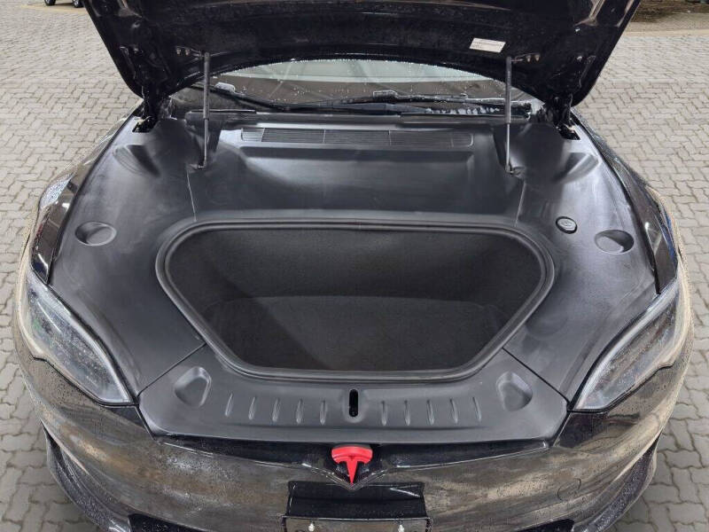 2022 Tesla Model S Plaid