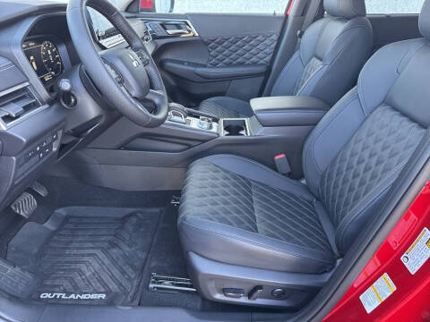 2025 Mitsubishi Outlander PHEV SEL