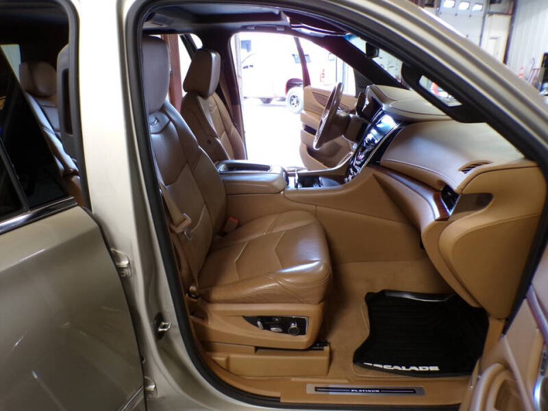 2017 Cadillac Escalade Platinum